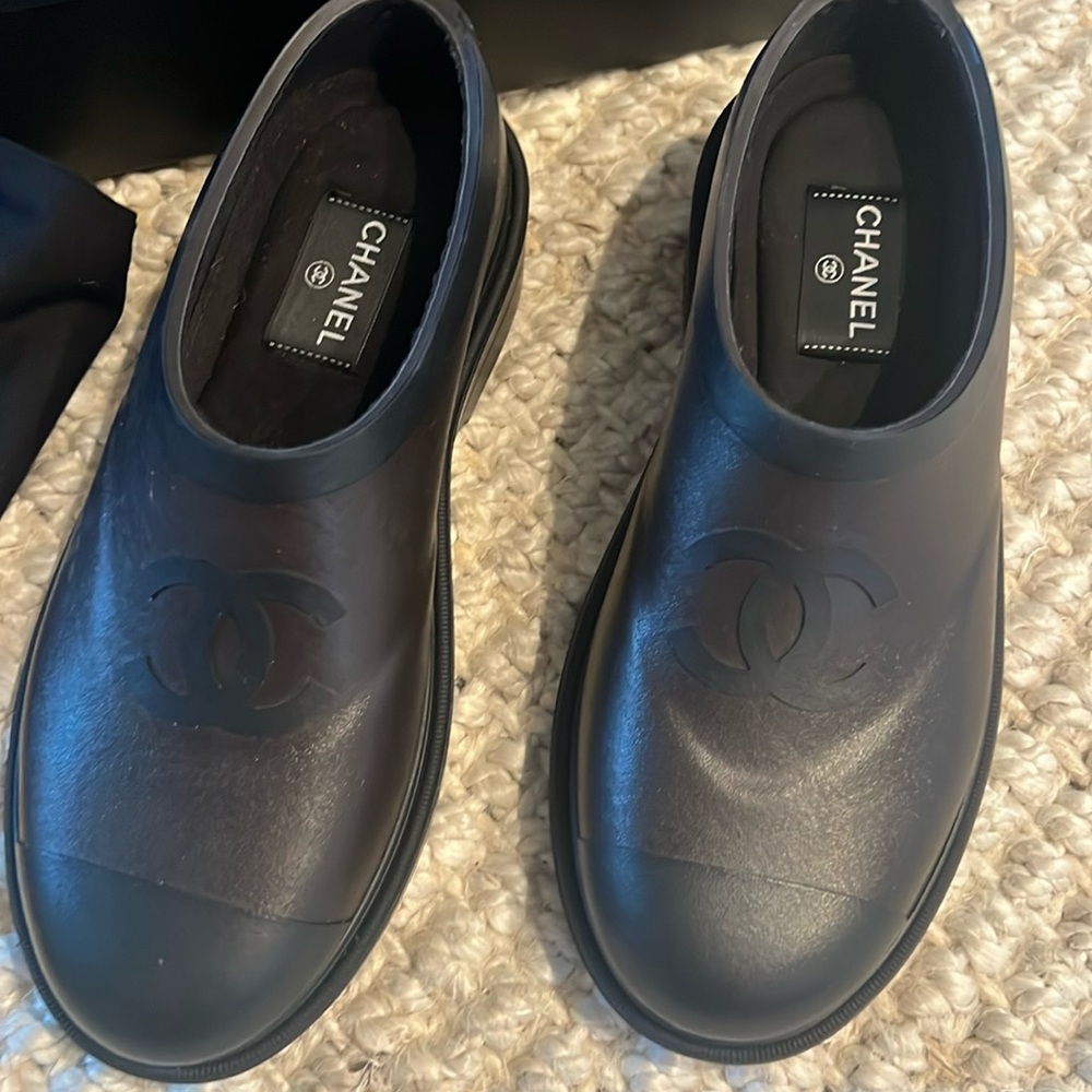CHANEL rubber mules 38 black and brown.